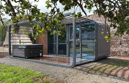 Glamping Pod with a Hot Tub in Orchard - Foto 1