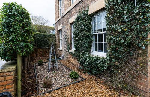 Central Stamford Apartment with private parking - Foto 25