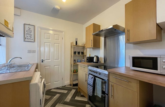 Lovely 2-bed Downstairs Apartment - Photo 7