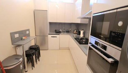 London Luxury 3 bedroom flat, 2 bathrooms, Living Room, free parking, 4 mins to station, garden - Foto 3