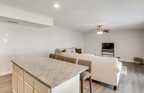 DFW Home Base! Quiet Suburb Stay with Yard - Foto 14