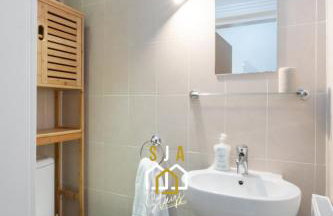 Crown Apartment - SJA Stays - Modern 2 Bed Apartment - Foto 22