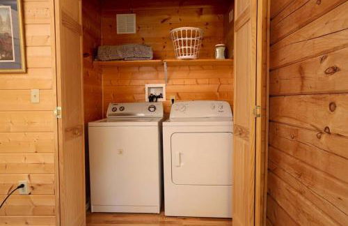 Red Roof-Cozy Cabin with Great Views, Hot Tub and near Bryson City - Foto 46