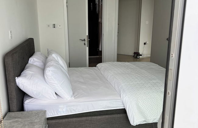 Delightfully Spacious Bright 2bedroom - Photo 7