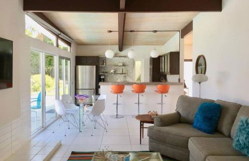 Live the Mid Mod Life at Mariposa Palms - Foto 3