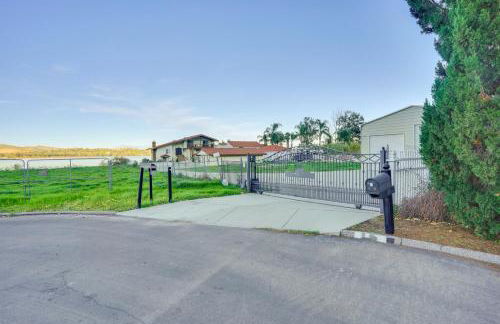 Waterfront Getaway on Lake Elsinore with Swim Spa - Foto 42