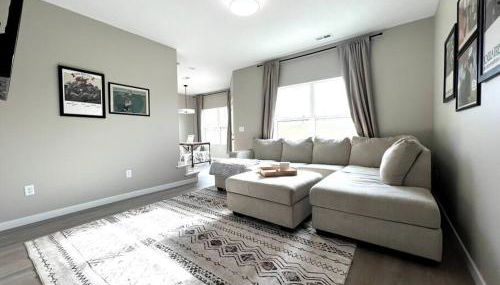 Central Cedar Falls Townhome - King Beds! - Foto 4