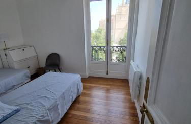 Face château St Germain en Laye, appartement 4 à 6 personnes, 23 min de Paris Champs-Elysées - Foto 12