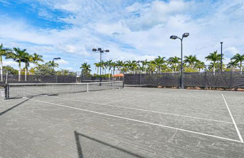 3 Mi to Naples Beach! Couples Resort Getaway - Photo 34