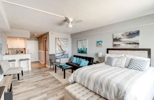 Paradise with Balcony Near the Action - Foto 1