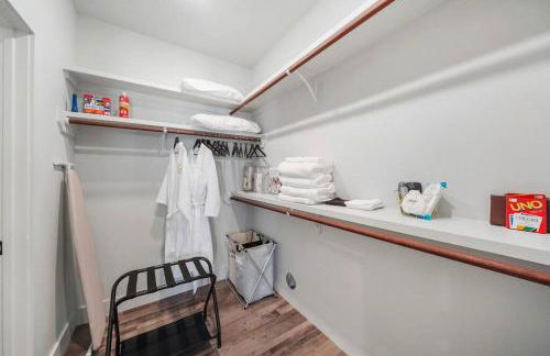 Private Entry Luxury Apartment in Central Location - Foto 8