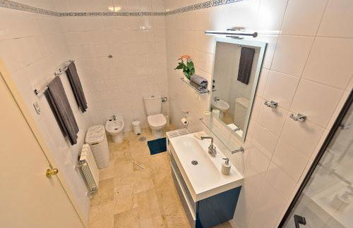 On Beach Deluxe Apartment with Pools and own Garden - Foto 32