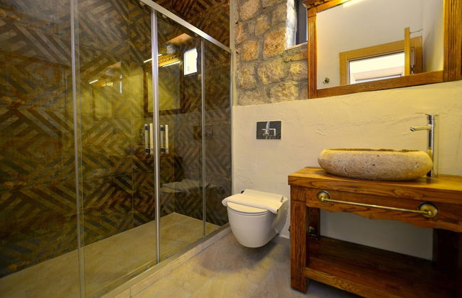 2 Bedroom Private Villa With Infinity Pool and Sea View - Photo 19