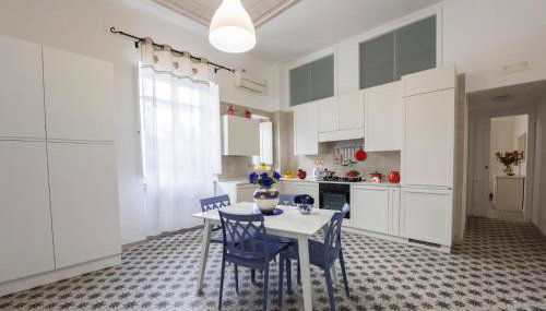 Le Bijou Luxury Apartment - Photo 4, stove