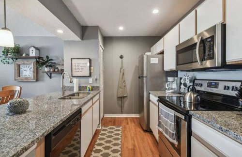 FABULOUS New Decor, Near Dis, Fireplace, Star Wars Children's BR, Next To Pool, LOW rates! - Foto 82