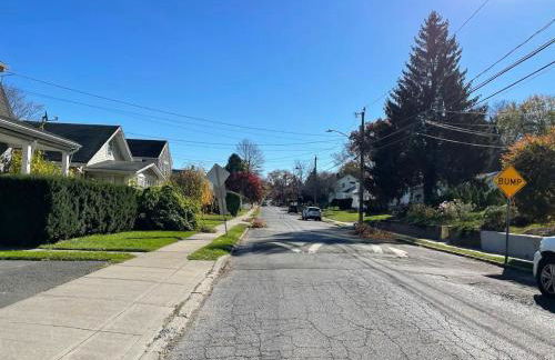 Modern Home off I-95 Perfect for Families & Business Stay with Ample Parking - Foto 15