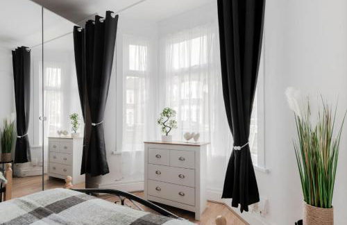 4 Bed House - Sleeps 8 - Garden Pets Wifi - Foto 8