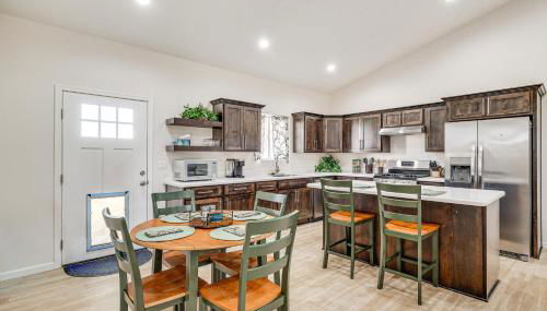 Hike and Ski! Home with Dog-Friendly Yard in Eagar - Foto 2