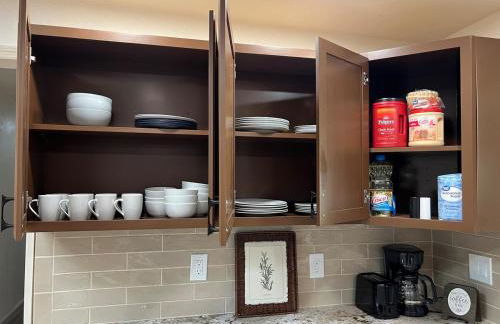 l NEW l 5BR 3BTH Large and Modern Home l Central LOC l 1 ACRE lot - Foto 25