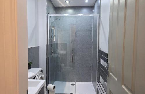 #18 Anfield 5 min walk Sleeps 7 4BR 5Bed 3Bathrms - Photo 65