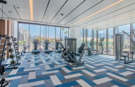 Modern 1BR Apartment with Pool, Hot Tub and Gym Access 10mins to Universal Studios - Foto 16