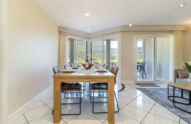 Beachfront Villa, Beach Club, Houtbay - Photo 29