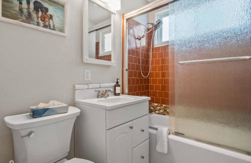 Stunning beach home - steps2sand, AC, Large Patio and Fast Wifi! - Foto 18