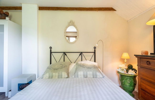 Majestic Holiday Home in Laroque With hot tub - Foto 6