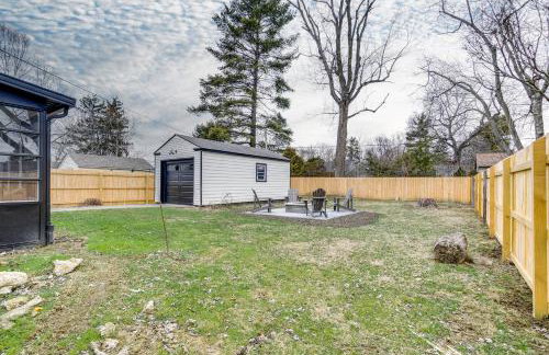 Screened Patio and Fire Pit Modern Westerville Home - Foto 28