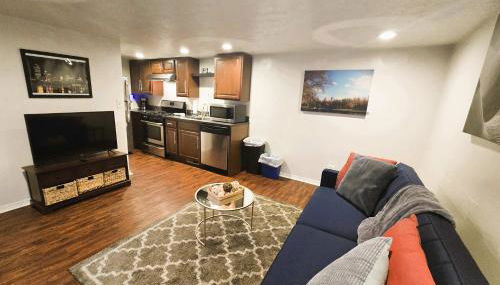 1 Bed Apt - Amazing Location 1 Block to Carson St - Foto 1