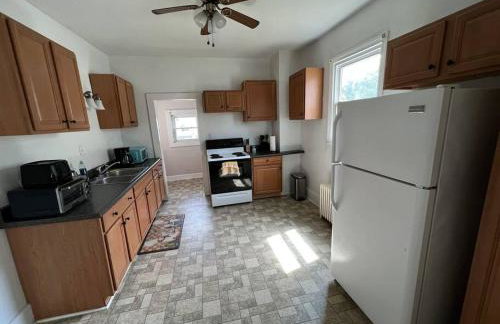 The Purple Door apt in the heart of Radford city - Foto 9