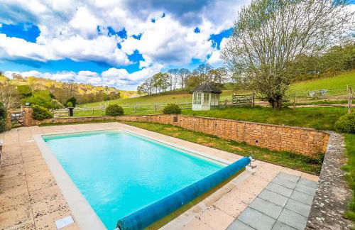 Stunning Countryside Home in Surrey by 53 Degrees Property, Ideal for Family Getaways, Private Tennis Court! - Foto 69