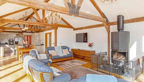 Amber Lodge - Photo 2