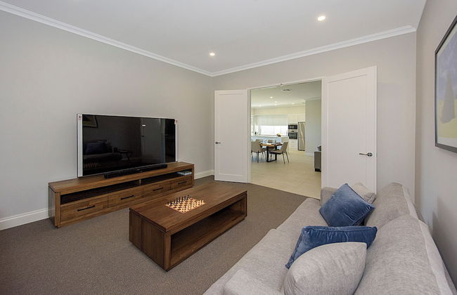 A Waterside Paradise - Foto 12