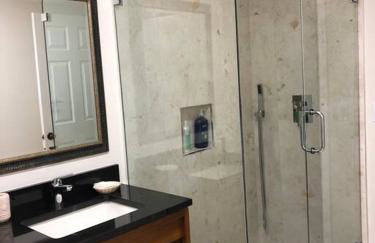 Spacious villa, pool, water views, walk to beach - Foto 35