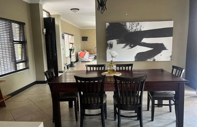 Fourways Luxury 5-Bed Home - Photo 1