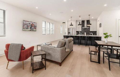 Luxury Escape 4BR 3 bath Oasis in Historic Old Town - Foto 5