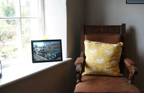 Top Floor at Cantref House - Photo 13