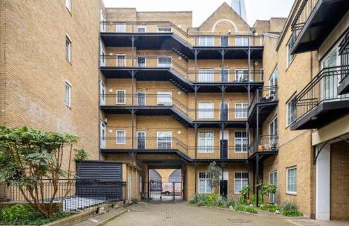 Luxury 2 Bedroom Apartment near London Bridge Sleeps 6 - Photo 24