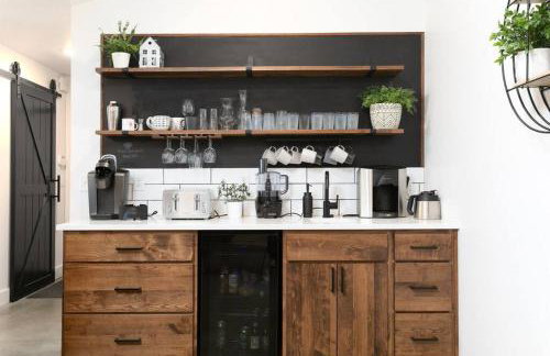 38-Acres of Luxury: 9BR, Indoor Pool, Gym, Near ND - Foto 16