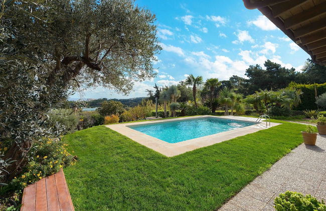 Blue & Green Villa - Photo 18