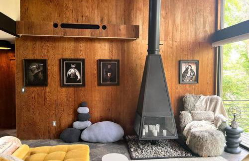 Swanky Mid-Modern Century-5 Decks-90 inch 4K Screen - Foto 9