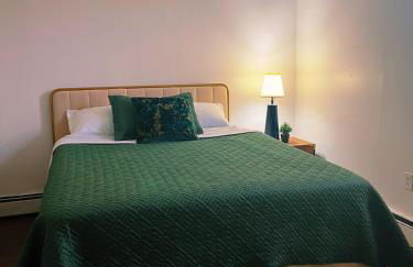 Ironbound 4 bdrm Industrial Suite! FREE parking - Photo 8