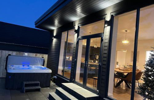 Thrumster Lodges - 3 Luxurious Self Catering Lodges on the NC500, 2 with Hot Tubs - Photo 17