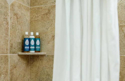 The Moccasin Lodge with Hot Tub and Fire Pit Escape - Foto 21