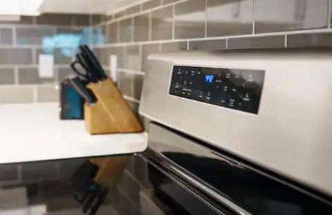 High-Rise Apartment with Panoramic Skyline Views - Foto 20