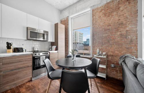 Stunning Downtown Apartment with Pool, Laundry, Parking - Foto 1