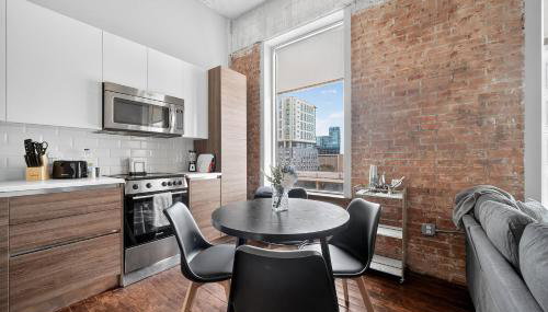 Stunning Downtown Apartment with Pool, Laundry, Parking - Foto 1