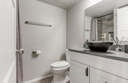 Quiet Modern Heavenly Paradise Love and Balcony Near Lake, Mall, Food, Entertainment! - Foto 23