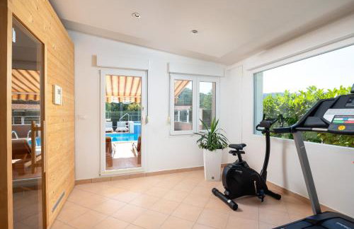 VILLA MILLA with private pool, jacuzzi, sauna, gym, max. 8 person - Photo 23